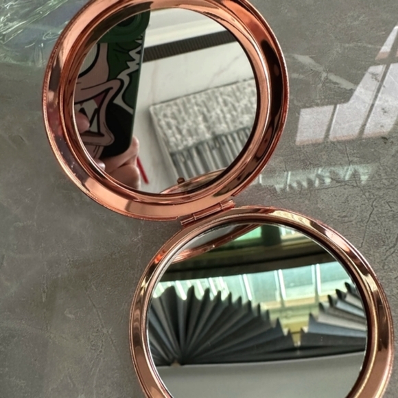 Rose Gold Compact Mirror Case w/ Black & Copper Jewels - Picture 8 of 15